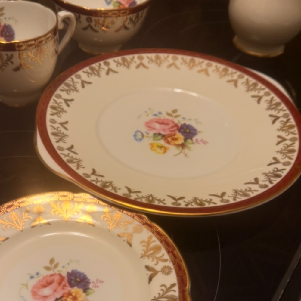 Elegant Floral Dinnerware Set with Gold Accents